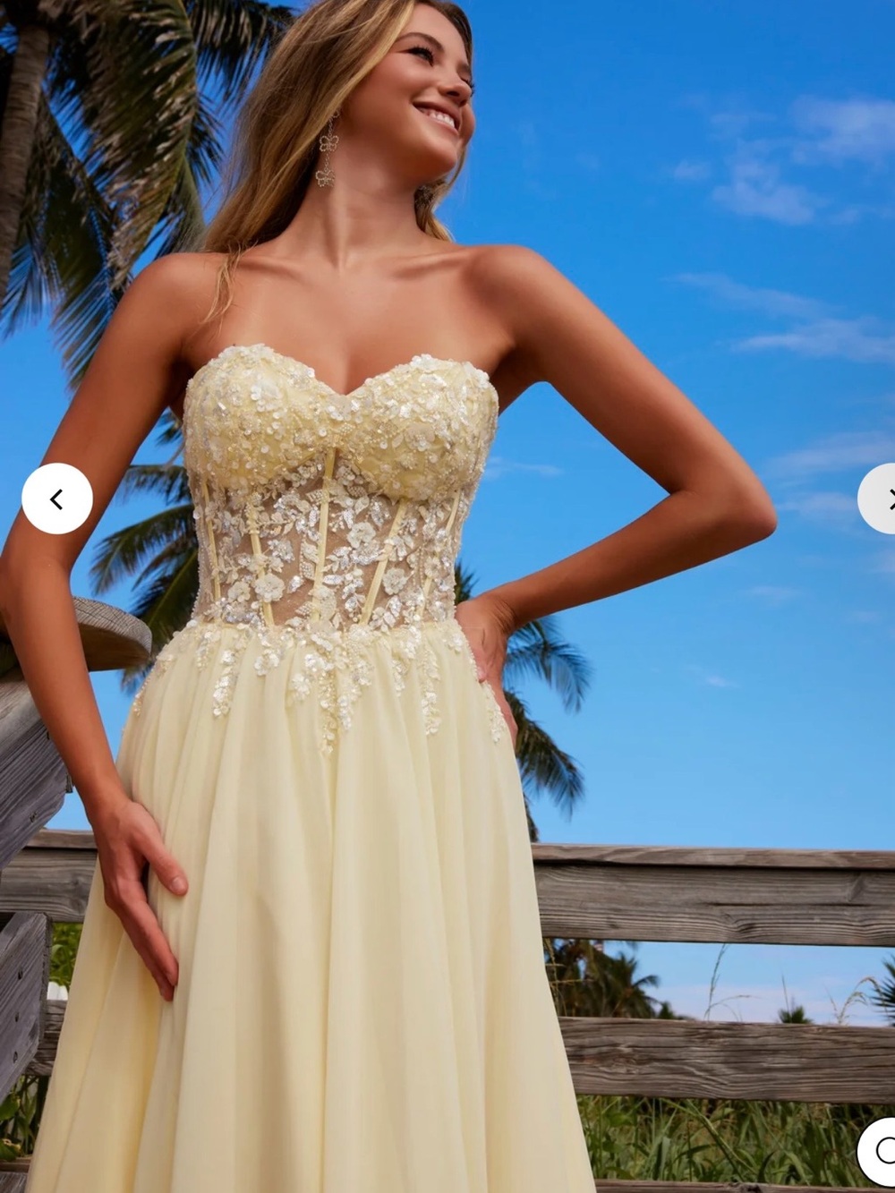 Strapless Sweetheart Lace Appliqué Evening Dress in Pale Yellow